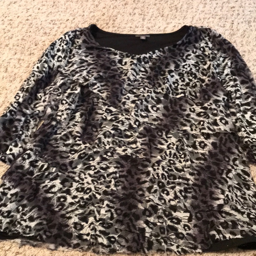 3/4 length black and white cheetah print top
